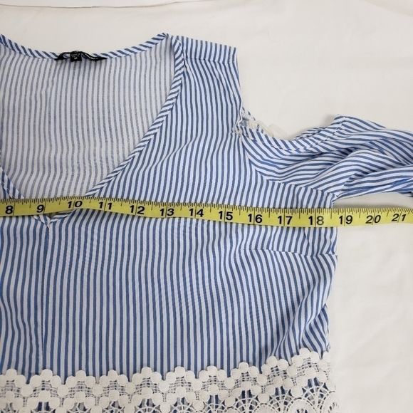 UNIQUE Spectrum Cold Should Bell Sleeve Top M VGUC - Picture 7 of 13